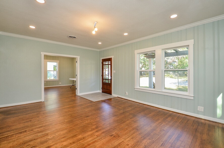 803 Austin St, Richmond, TX à louer - Photo intérieure - Image 3 de 12