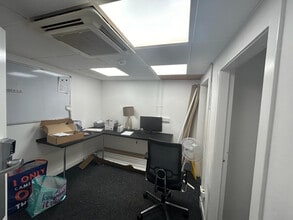 16 Hillhouse Rd, Edinburgh for lease Interior Photo- Image 2 of 3