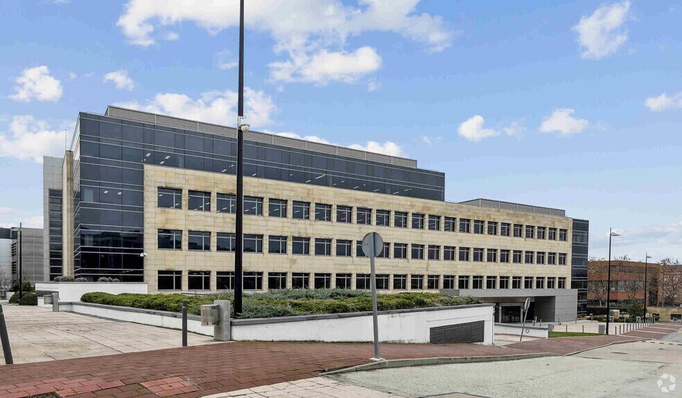 Calle José Echegaray, 6, Las Rozas de Madrid, Madrid à louer - Photo du bâtiment - Image 2 de 14