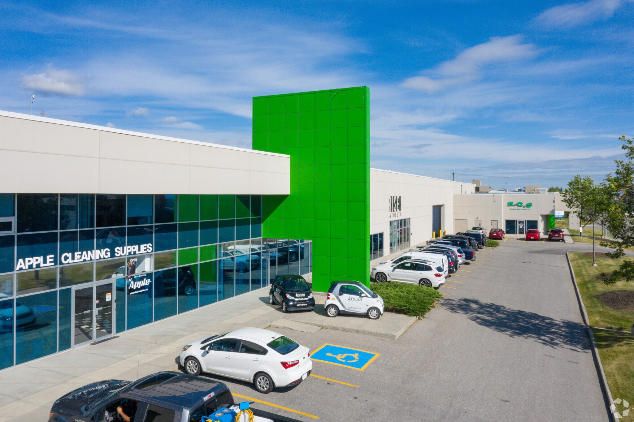 333 28th St NE, Calgary, AB à vendre Photo du bâtiment- Image 1 de 5