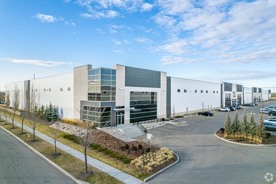 17424 129 Av NW, Edmonton, AB à louer - Photo principale - Image 1 de 4