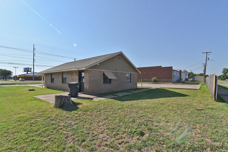 4500 Kemp Blvd, Wichita Falls, TX for sale - Building Photo - Image 2 of 27