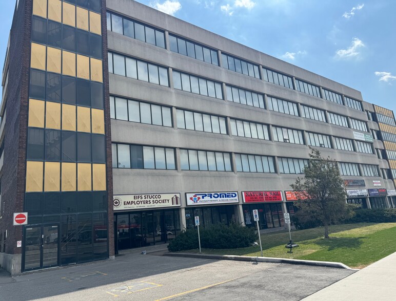 1315 Finch Ave W, Toronto, ON à louer - Photo du bâtiment - Image 2 de 6