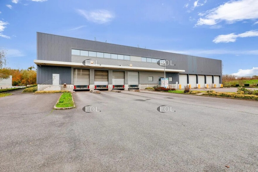 Industrial in Villeparisis for lease - Building Photo - Image 1 of 16