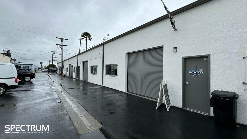 15759 Strathern St, Van Nuys, CA à louer - Photo du bâtiment - Image 2 de 5