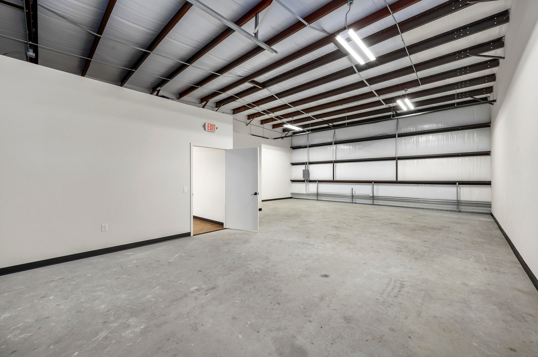 5517 Fm 2004 Rd, Hitchcock, TX for lease Interior Photo- Image 1 of 8