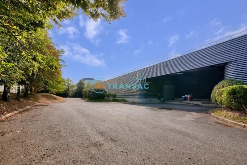 Flex in Tremblay-en-France for lease Building Photo- Image 1 of 6