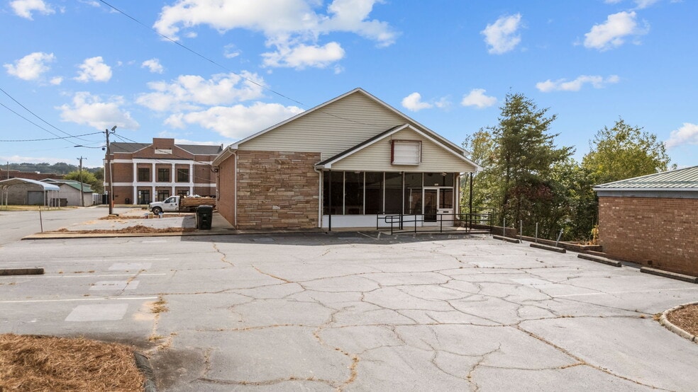 201 4th St, Walnut Cove, NC for sale - Building Photo - Image 3 of 43