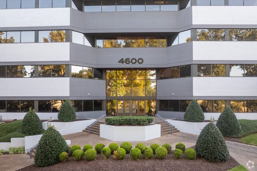 4600 Marriott Dr, Raleigh, NC à louer - Photo du bâtiment - Image 3 de 24