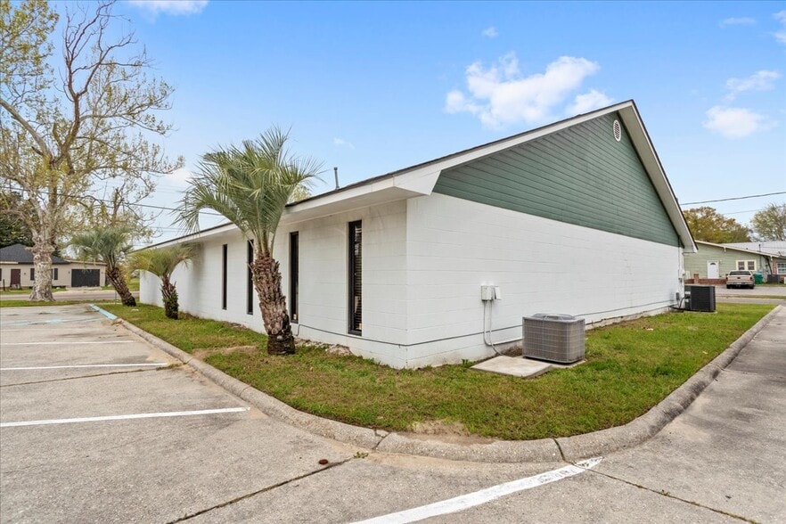 1924 30th Ave, Gulfport, MS à vendre - Photo du bâtiment - Image 3 de 28