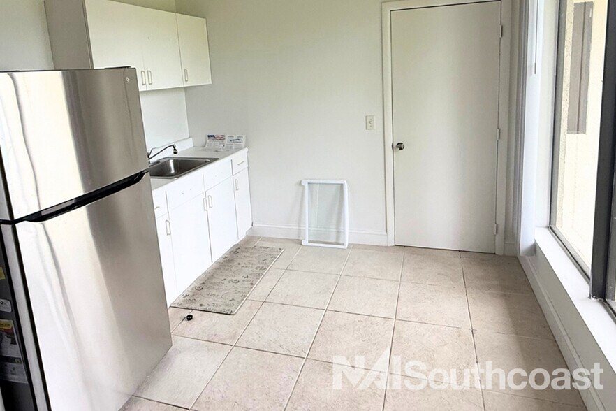 5031 SE Federal Hwy, Stuart, FL à louer - Photo du bâtiment - Image 3 de 5