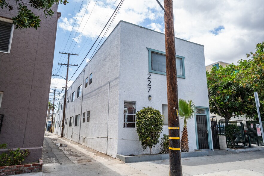 227 Lime Ave, Long Beach, CA à vendre - Photo du bâtiment - Image 3 de 14
