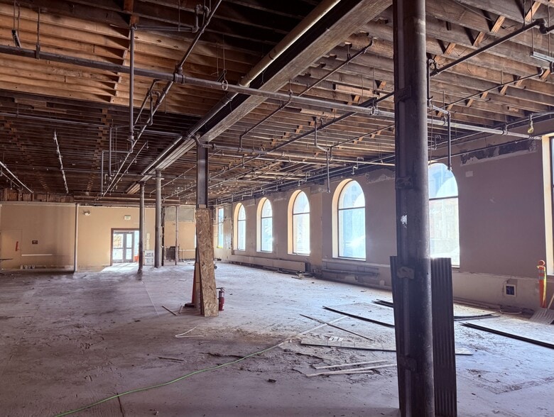 103 Lincolnway, Valparaiso, IN for lease - Interior Photo - Image 3 of 5