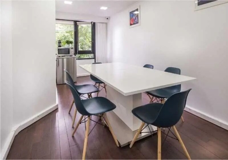 Office in Neuilly-sur-Seine for lease - Interior Photo - Image 2 of 8