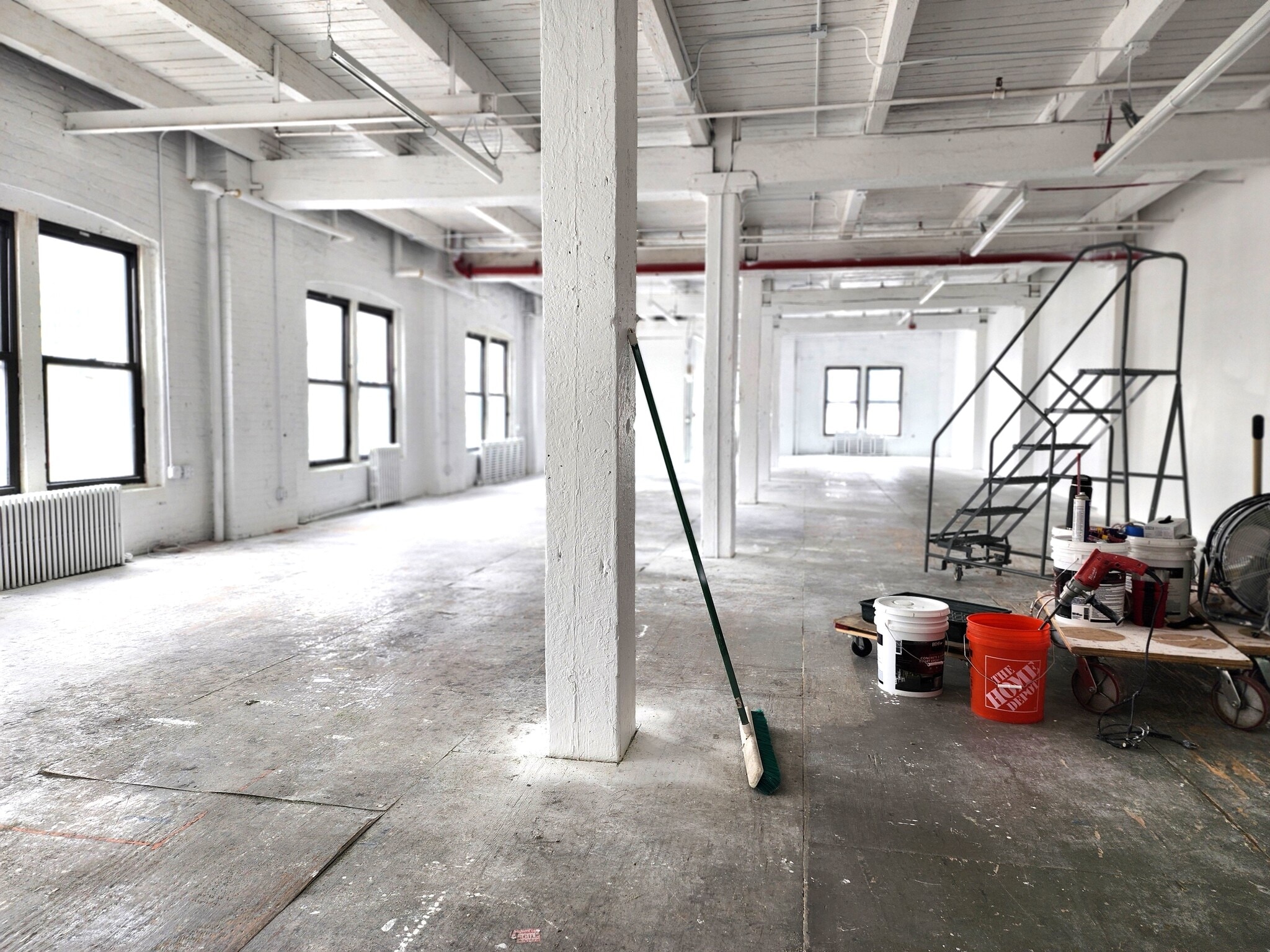 21-07 Borden Ave, Long Island City, NY for lease Interior Photo- Image 1 of 11