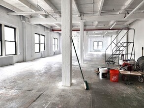 21-07 Borden Ave, Long Island City, NY for lease Interior Photo- Image 1 of 11