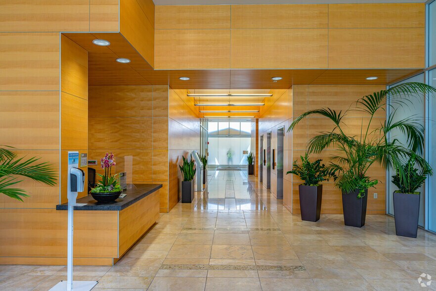 520 Capitol Mall, Sacramento, CA for lease - Lobby - Image 2 of 7