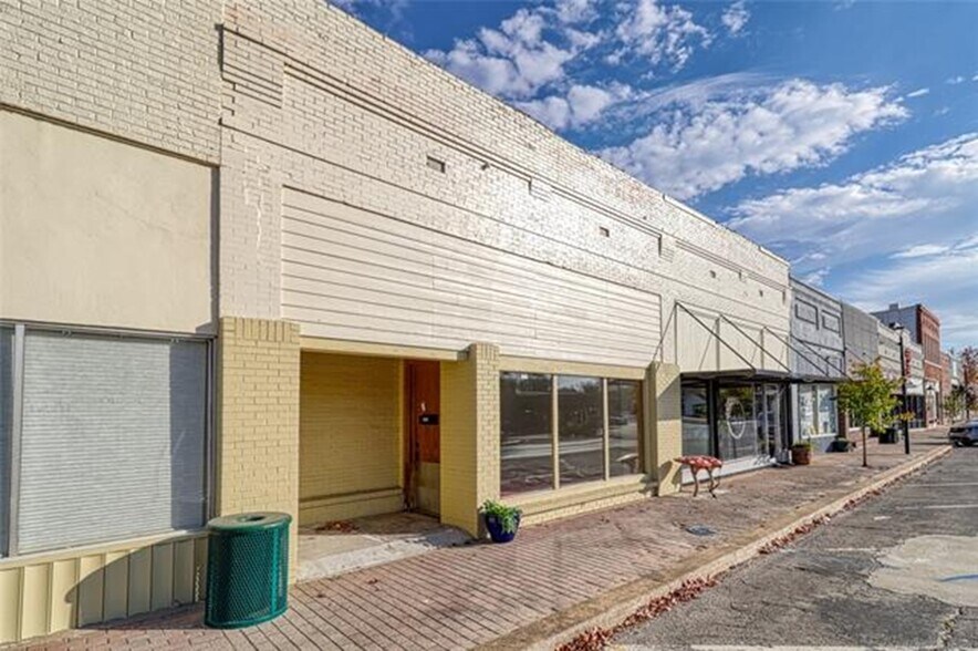 Portfolio of Retail Properties for sale portefeuille de 2 propriétés à vendre sur LoopNet.ca - Photo principale - Image 1 de 27