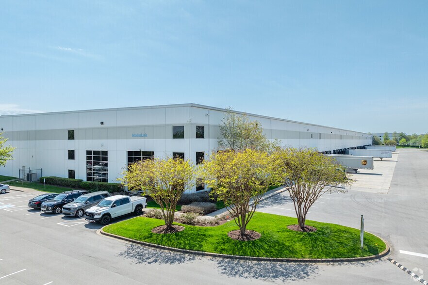 2000-2098 Midway Ln, Smyrna, TN à louer - Photo du bâtiment - Image 2 de 5