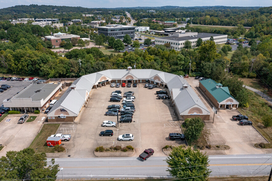 3810 N Front St, Fayetteville, AR for lease - Building Photo - Image 1 of 3