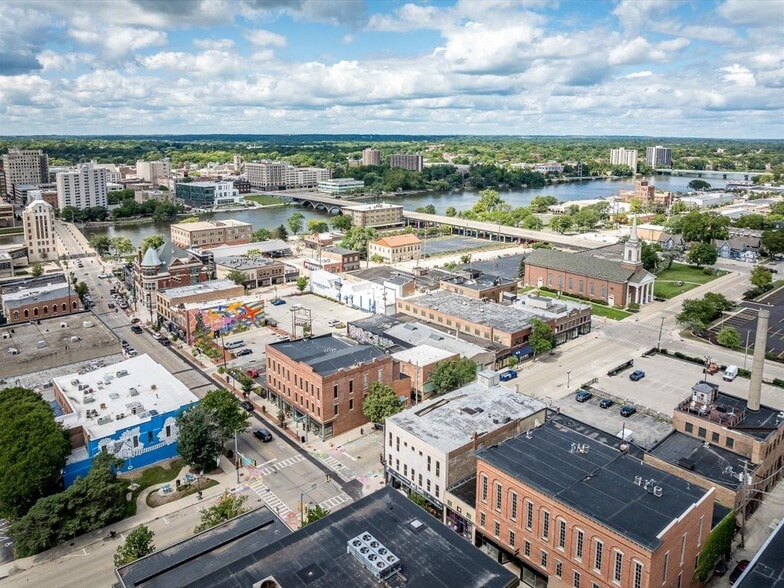 402 E State St, Rockford, IL for sale - Building Photo - Image 3 of 20