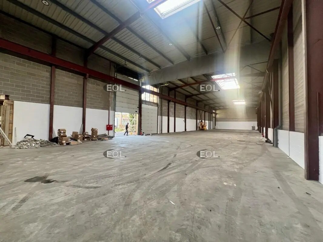 Flex in Le Thillay for lease Building Photo- Image 1 of 5