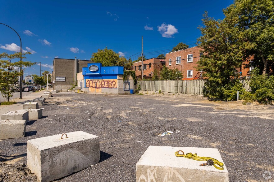 5455 Boul Décarie, Montréal, QC à vendre - Photo du bâtiment - Image 2 de 5