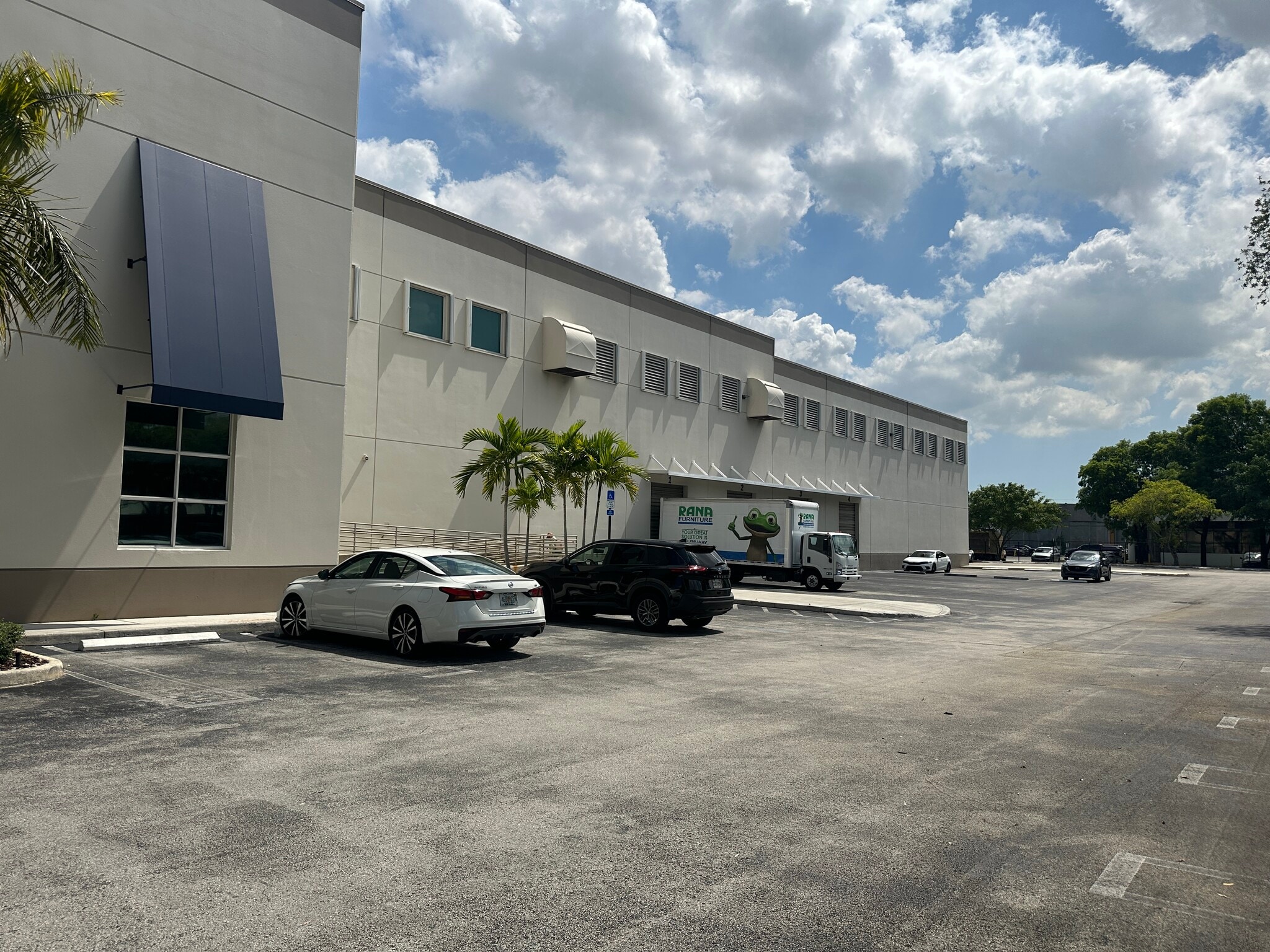 10000 NW 25th St, Doral, FL for lease Primary Photo- Image 1 of 9