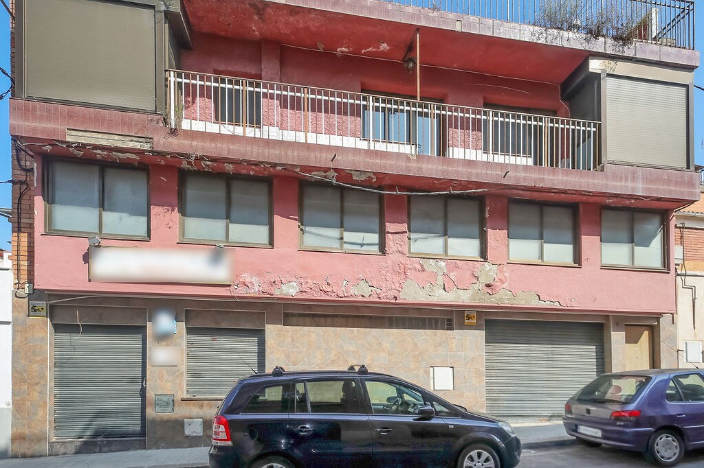 Retail in Sabadell, Barcelona for sale Primary Photo- Image 1 of 28