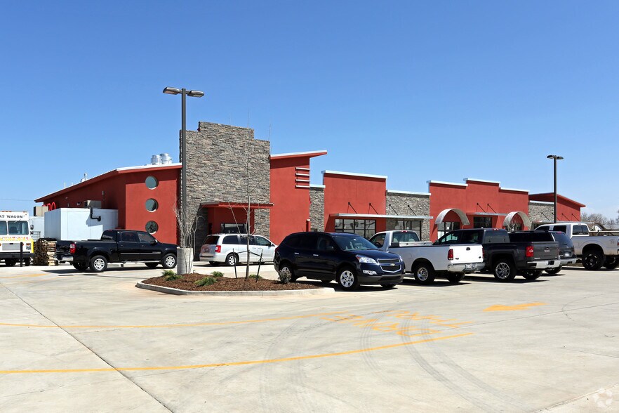 1991 Tower Dr, Oklahoma City, OK à louer - Photo du bâtiment - Image 2 de 5