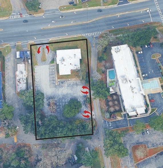 2531 Apalachee Pky, Tallahassee, FL à louer - Photo du bâtiment - Image 2 de 2