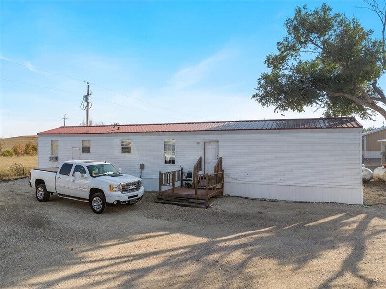 17500 Hwy 34, Enning, SD à vendre - Photo du bâtiment - Image 2 de 38
