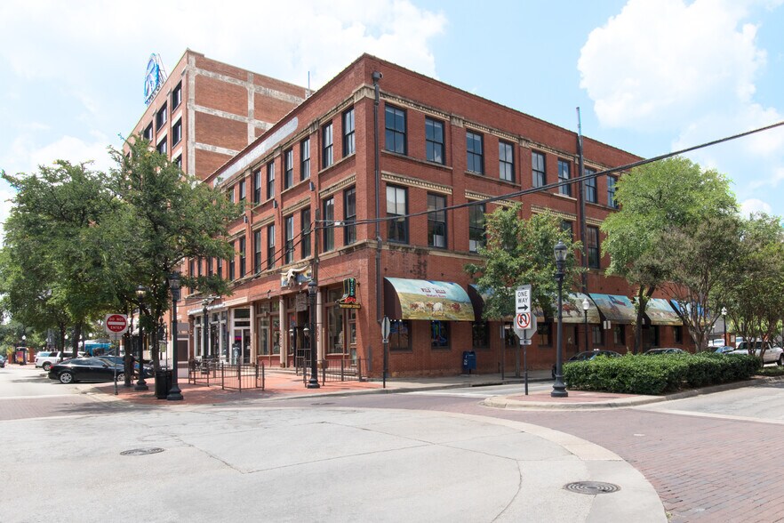 311 N Market St, Dallas, TX à louer - Photo du bâtiment - Image 1 de 12