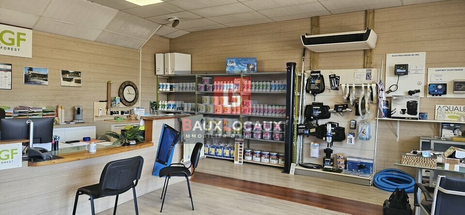 Retail in Le Thor for lease - Building Photo - Image 3 of 7