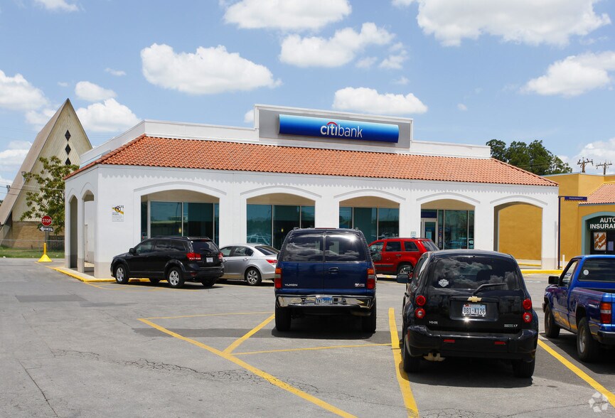 803 Castroville Rd, San Antonio, TX à vendre - Photo du bâtiment - Image 2 de 2