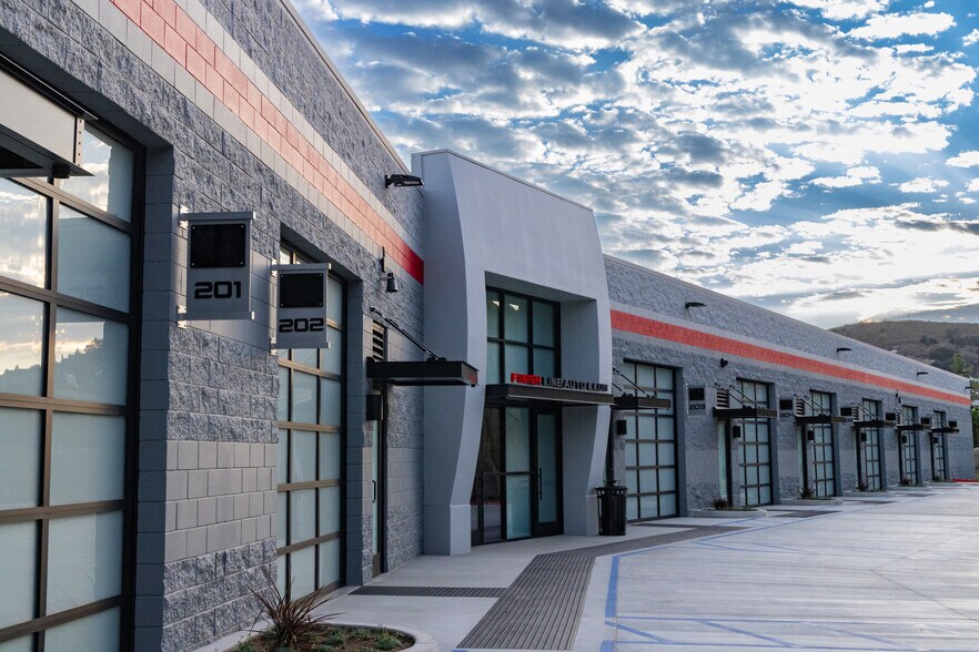 23823 Ventura Blvd, Calabasas, CA à vendre - Photo du bâtiment - Image 3 de 12