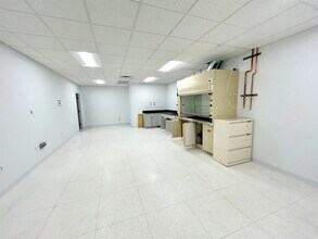 300 Potash Hill Rd, Tyngsborough, MA for lease Interior Photo- Image 2 of 2