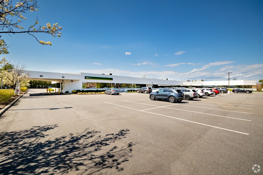 140 Adams Ave, Hauppauge, NY à louer - Photo du bâtiment - Image 3 de 9