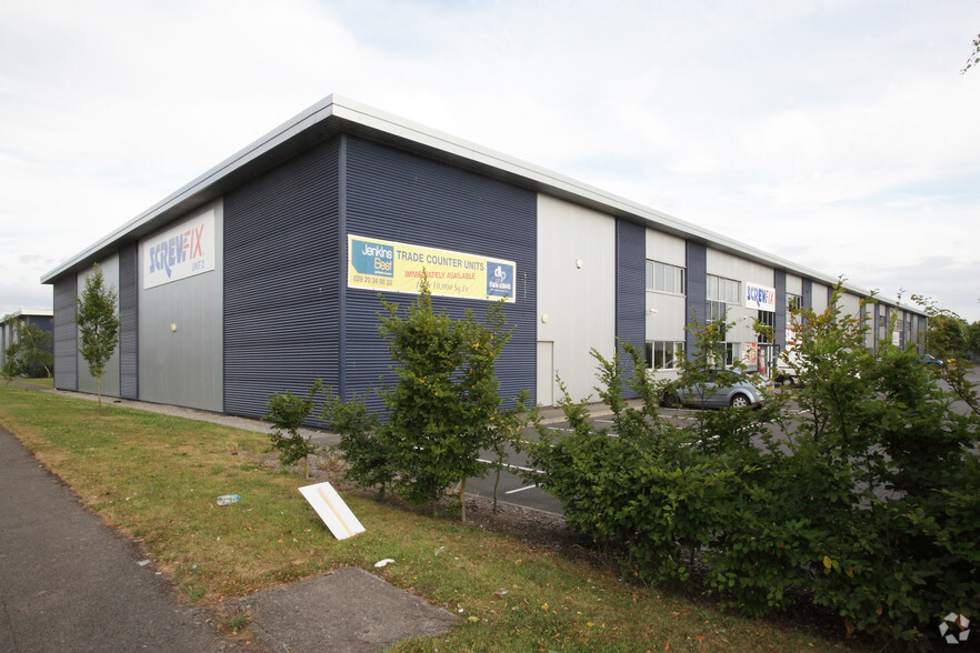 Kingsway, Bridgend for lease - Building Photo - Image 3 of 4