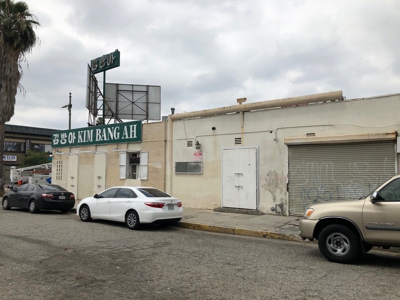 3031 W Olympic Blvd, Los Angeles, CA for lease - Building Photo - Image 2 of 15