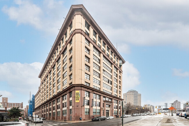 Plus de détails pour 25 Chapel St, Brooklyn, NY - Bureau, Bureau/Commerce de détail à louer