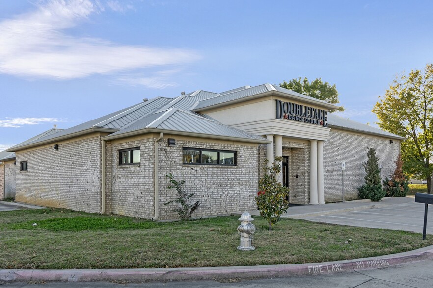 6148 Precinct Line Rd, Hurst, TX à vendre - Photo du b timent - Image 2 de 6