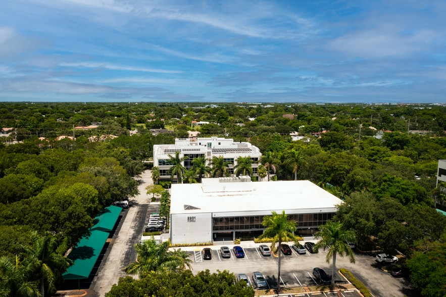 2201 NW Corporate Blvd, Boca Raton, FL for sale - Building Photo - Image 2 of 13
