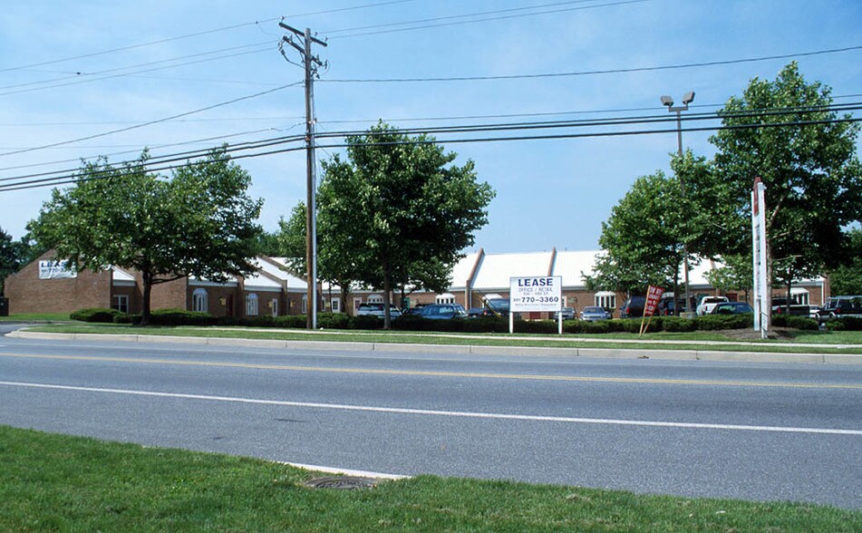 700-704 Nursery Rd, Linthicum, MD à louer - Photo du bâtiment - Image 2 de 3