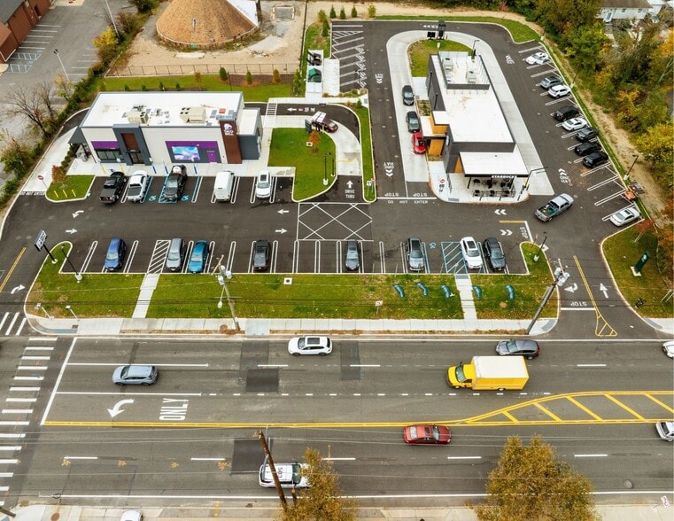 Starbucks & Taco Bell, Franklin Square portfolio of 2 properties for sale on LoopNet.ca - Aerial - Image 2 of 12