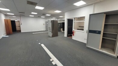 151 High St, Irvine for sale Interior Photo- Image 2 of 9