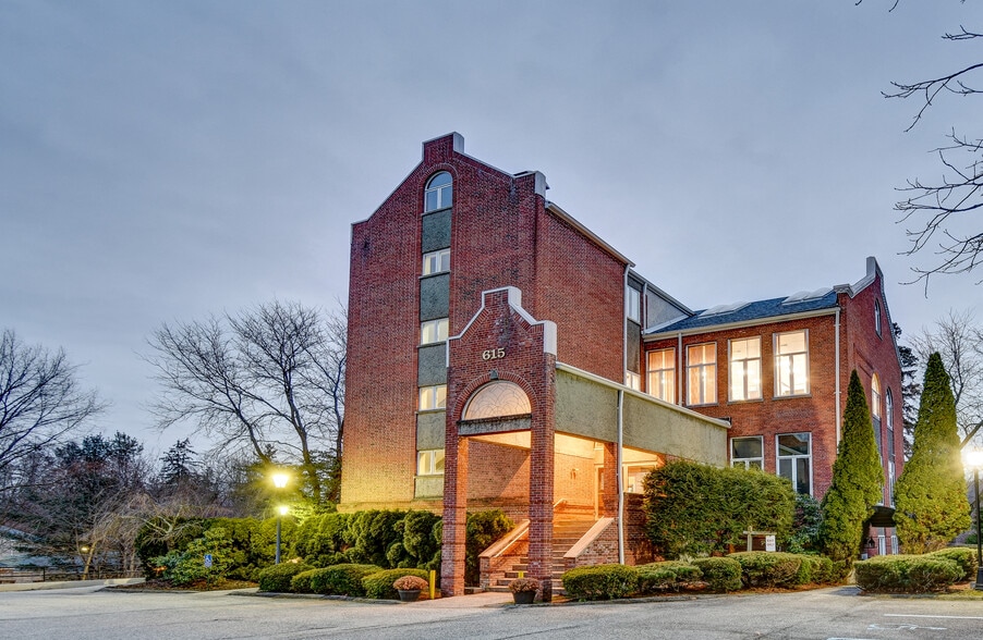 615 Route 32, Highland Mills, NY à louer - Photo du bâtiment - Image 1 de 15