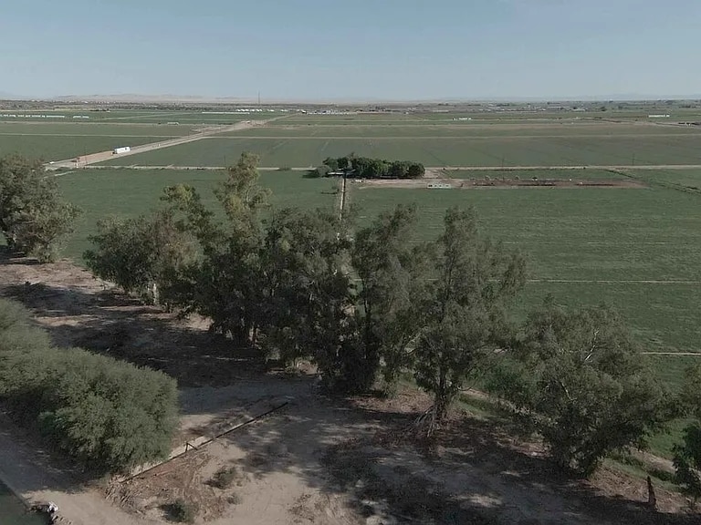 2595 W Hardy Rd, El Centro, CA à vendre - Photo du bâtiment - Image 1 de 9