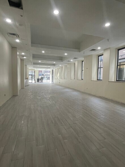 24-26 E Sixth St, Cincinnati, OH à vendre - Photo du bâtiment - Image 3 de 8