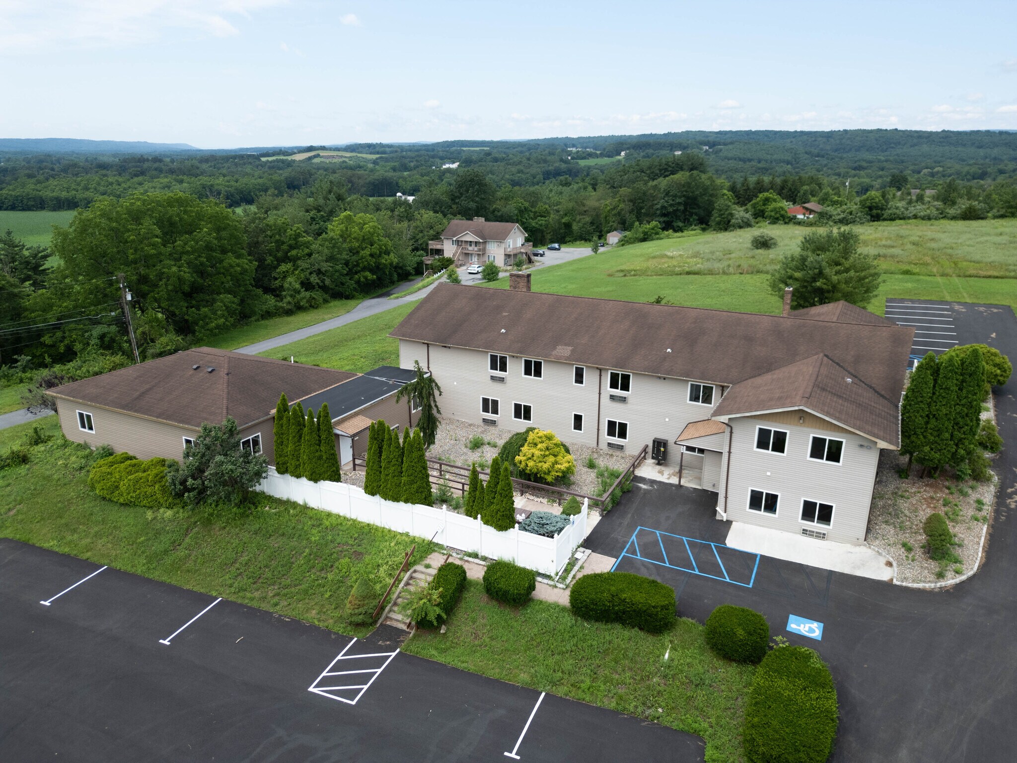 1111 Weir Lake Rd, Brodheadsville, PA à louer Photo principale- Image 1 de 38